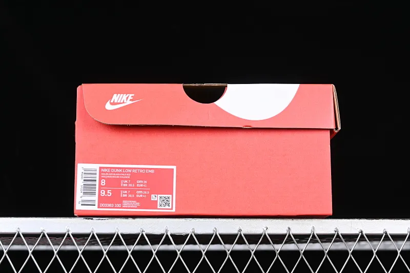 All categories Nk SB Dunk Series Nk SB Dunk Low low-top sneakers NBA x Nk Dunk Low EMB '75th Anniversary' NBA joint SB smashing backboard low-top sneakers DD3363-100